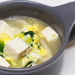 冷凍餃子と豆腐の食べるスープ